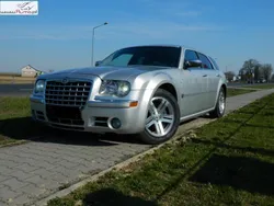 Srebrnymetallic Używany 2007 Chrysler 300C Kombi | 34 900 zł