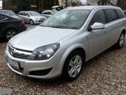 Srebrny (metalik) Używany 2010 Opel Astra Sedan/Limuzyna | 22 900 zł (Dość drogi)