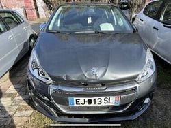 Szary Używany 2018 Peugeot 208 Hatchback | 16 800 zł