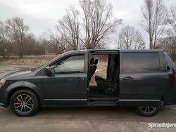 Czarny Używany 2014 Dodge Grand Caravan Minivan | 44 900 zł (Uczciwa cena)
