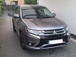 Szary Używany 2018 Mitsubishi Outlander P-HEV SUV | 88 000 zł (Dość drogi)