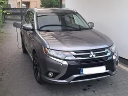 Szary Używany 2018 Mitsubishi Outlander P-HEV SUV | 88 000 zł (Dość drogi)