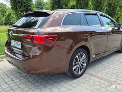 Brązowy Używany 2014 Toyota Avensis Kombi | 43 900 zł (Dość drogi)