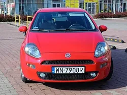 Czerwony Używany 2017 Fiat Punto Hatchback | 24 900 zł (Uczciwa cena)