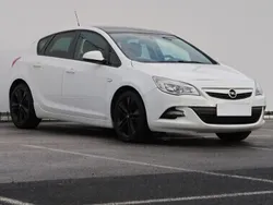 Biały Używany 2012 Opel Astra Hatchback | 21 999 zł (Dobra cena)