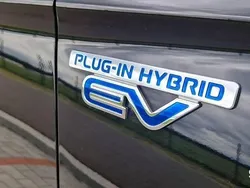 Czarny Używany 2015 Mitsubishi Outlander P-HEV Sedan/Limuzyna | 47 500 zł (Super Cena)