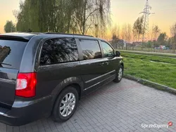 Granatowy Używany 2019 Chrysler Town & Country Minivan | 54 000 zł (Dobra cena)
