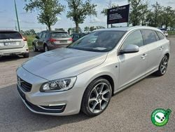 Srebrny Używany 2015 Volvo V60 Ocean Race Kombi | 46 900 zł (Uczciwa cena)
