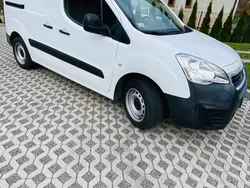 Biały Używany 2018 Peugeot Partner Minivan | 44 500 zł (Uczciwa cena)