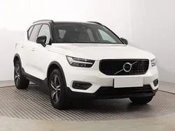 Biały Używany 2018 Volvo XC40 SUV | 92 999 zł (Uczciwa cena)