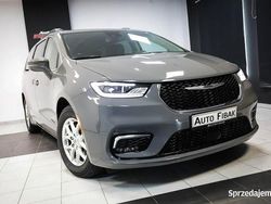 Szary Używany 2022 Chrysler Pacifica SUV | 123 900 zł (Dość drogi)