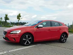 Czerwony Używany 2016 Volvo V40 R-Design Kombi | 44 444 zł (Uczciwa cena)