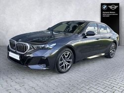 Szary sophisto z brylantowym połyskiem metalizowany Używany 2025 BMW 520 Comfort Edition Sedan/Limuzyna | 249 900 zł (Dobra cena)