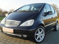 Czarny (metalik) Używany 2002 Mercedes A210 Avantgarde Hatchback | 9900 zł