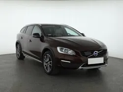 Brązowy Używany 2018 Volvo V60 CC Kombi | 81 999 zł