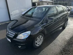 Czarny Używany 2010 Mercedes B180 Minivan | 8900 zł