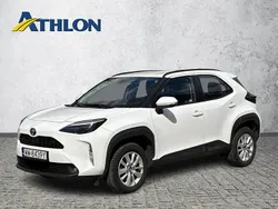 Biały Używany 2022 Toyota Yaris Hybrid Hatchback | 72 200 zł (Dość drogi)