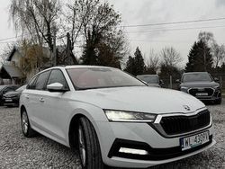 Biały Używany 2023 Skoda Octavia Kombi | 94 900 zł (Uczciwa cena)