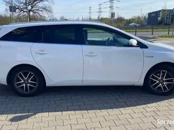 Używany 2015 Toyota Auris Hybrid Kombi | 28 000 zł