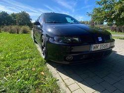 Czarny Używany 2003 Seat Leon Hatchback | 15 999 zł