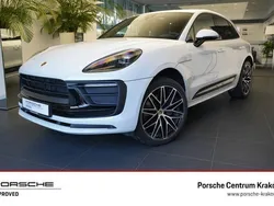 Carrara white metallic Używany 2023 Porsche Macan SUV | 369 900 zł