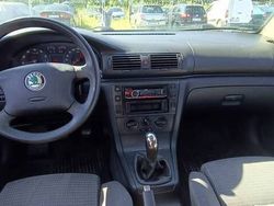 Czerwony Używany 2005 Skoda Superb Sedan/Limuzyna | 9000 zł