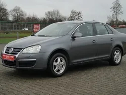 Grafitowy (metalik) Używany 2009 VW Jetta Sedan/Limuzyna | 10 000 zł (Super Cena)