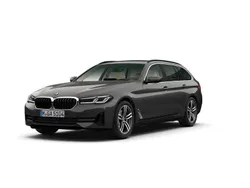 Szary sophisto z brylantowym połyskiem metalizowany Używany 2023 BMW 520 Kombi | 184 900 zł