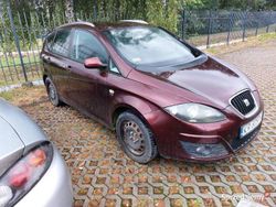 Bordowy Używany 2009 Seat Altea XL Minivan | 6600 zł
