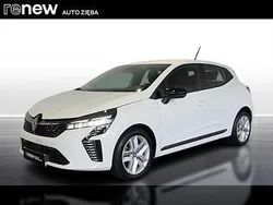 Biały Używany 2024 Renault Clio V Evolution Hatchback | 65 500 zł (Uczciwa cena)