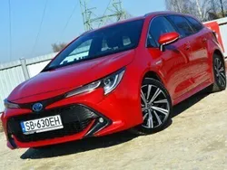Bordowy Używany 2021 Toyota Corolla Kombi | 79 900 zł (Uczciwa cena)