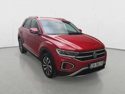 Czerwony Używany 2023 VW T-Roc SUV | 96 700 zł (Dobra cena)