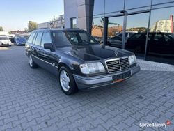 Czarny Używany 1994 Mercedes E250 Kombi | 27 500 zł
