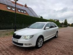 Biały Używany 2011 Skoda Superb Kombi | 20 900 zł (Uczciwa cena)