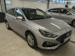 Srebrny (metalik) Używany 2022 Hyundai i30 Kombi | 52 900 zł (Dobra cena)