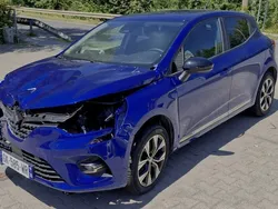 Niebieski (metalik, perła) Używany 2022 Renault Clio V Hatchback | 14 400 zł