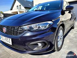 Czarny Używany 2020 Fiat Tipo Lounge Kombi | 51 900 zł (Dość drogi)