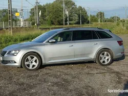 Srebrny Używany 2016 Skoda Superb Ambition Kombi | 45 000 zł (Dobra cena)