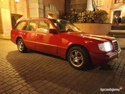 Czerwony Używany 1994 Mercedes E220 Sedan/Limuzyna | 16 900 zł
