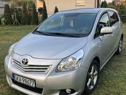 Srebrny Używany 2009 Toyota Verso Minivan | 29 900 zł (Dość drogi)