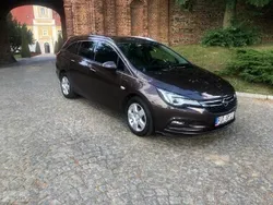 Złoty Używany 2017 Opel Astra Sedan/Limuzyna | 48 900 zł