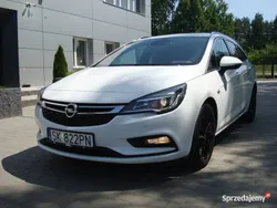 Biały Używany 2018 Opel Astra Dynamic Kombi | 39 900 zł (Uczciwa cena)