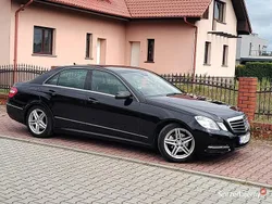 Czarny Używany 2012 Mercedes E220 Avantgarde Sedan/Limuzyna | 49 900 zł