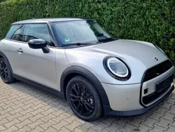 Srebrny Używany 2024 Mini Cooper Hatchback | 69 900 zł