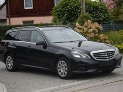 Czarny Używany 2013 Mercedes E220 Kombi | 25 900 zł