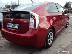 Czerwony Używany 2013 Toyota Prius Hatchback | 47 800 zł (Uczciwa cena)