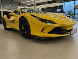 Żółtozłoty Używany 2023 Ferrari F8 Kabriolet | 1 850 000 zł