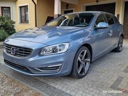 Niebieski Używany 2017 Volvo V60 Summum Kombi | 58 500 zł
