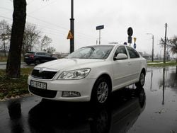Biały Używany 2010 Skoda Octavia Hatchback | 15 900 zł (Uczciwa cena)