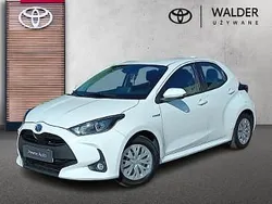 Biały Używany 2021 Toyota Yaris Hybrid Comfort Hatchback | 59 900 zł (Dobra cena)